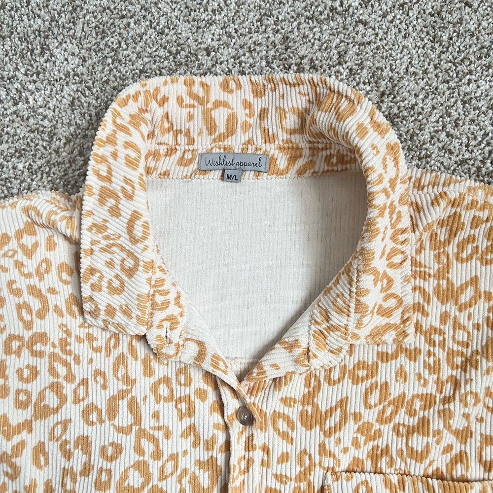 Wishlist Apparel Leopard Print Button Down Shirt size M/L - Picture 3 of 6